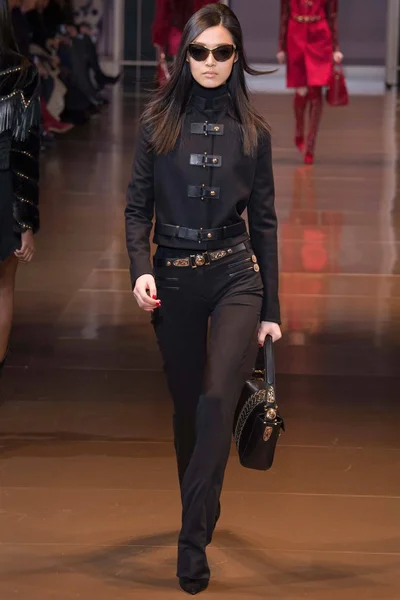 Look 25